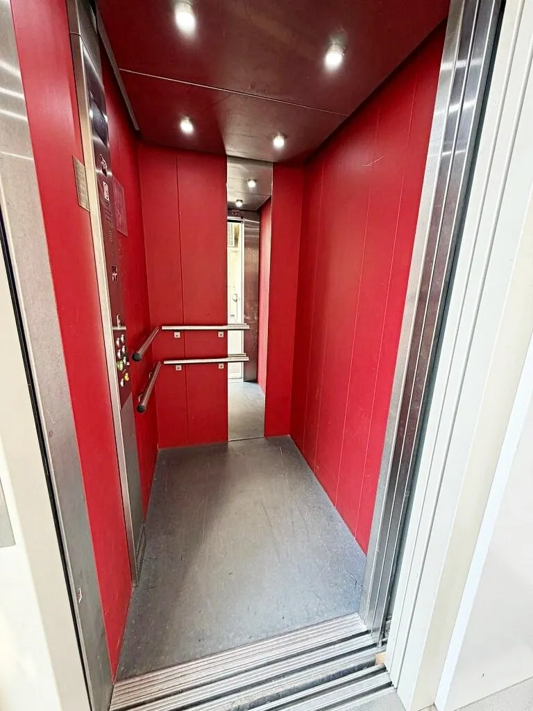MQ-NÄHE, SIEBENSTERNGASSE, gepflegtes 133 m² Altbaubüro / Kanzlei, 3 Zimmer, Balkon, Nebenräume, Parketten, 2. Liftstock - Ansicht 3