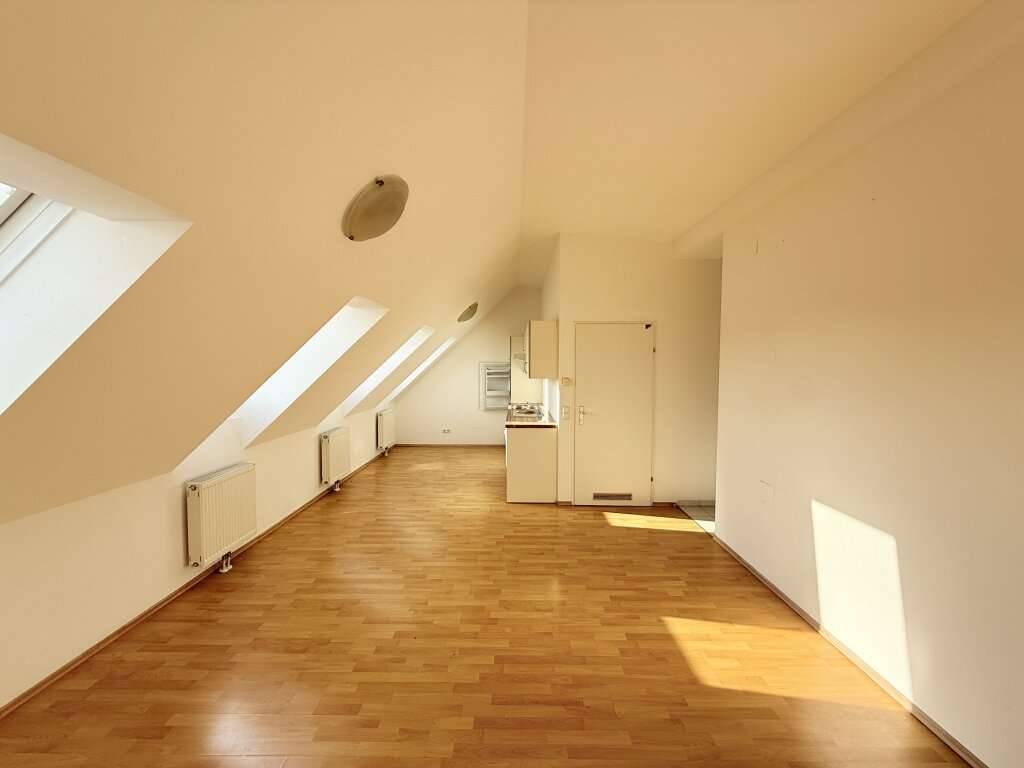Gepflegt, durchdacht, perfekt angebunden: 2-Zimmer Dachgeschosswohnung zum Verlieben. Inklusive eingebauter Klima!, Wien