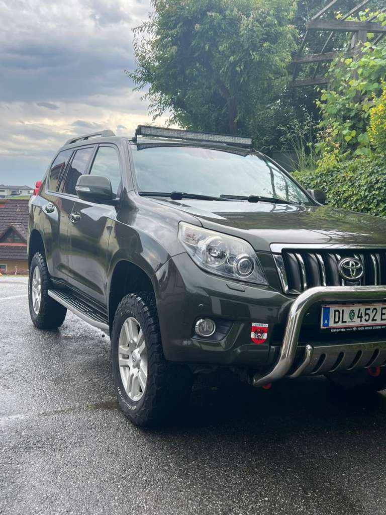 Toyota Land Cruiser Landcruiser 300 3,0 D-4D 175 Premium Aut. (J 15) SUV / Geländewagen