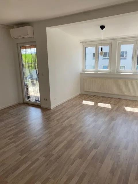 Helle Dachgeschosswohnung mit 2 Schlafzimmern und großer Loggia - Ansicht 3
