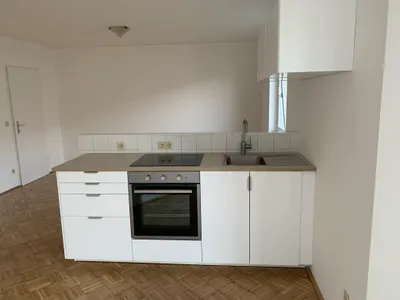 Wunderschöne helle Garçonnière im 3. Stock mit Lift, schöner Aussicht & U-Bahnnähe – Bild 3