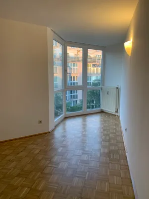 Wunderschöne helle Garçonnière im 3. Stock mit Lift, schöner Aussicht & U-Bahnnähe – Bild 2