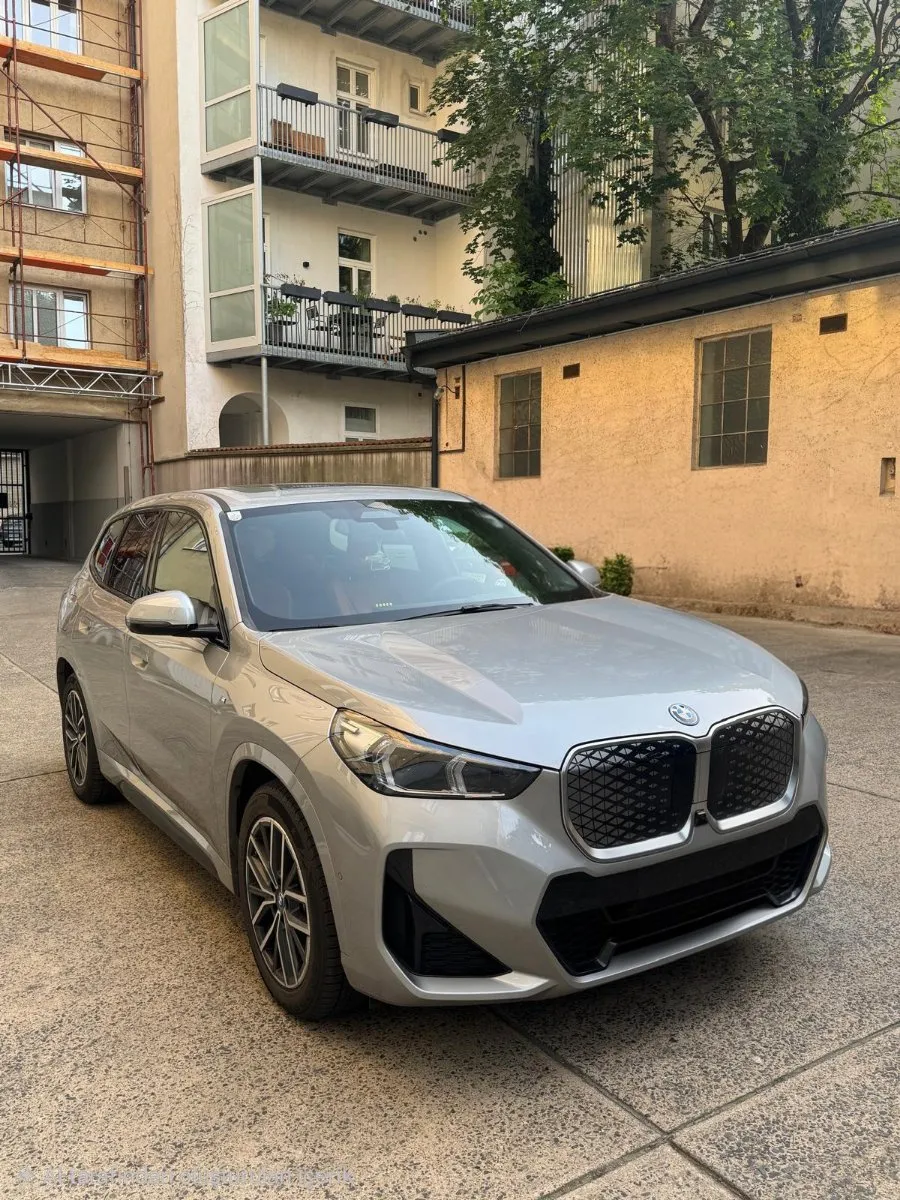 BMW iX1