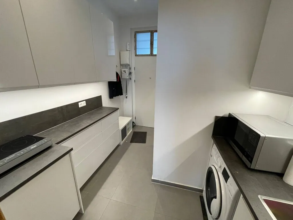 Sanierte 1 ZI Wohnung + Küche + Bad - am Brunnenmarkt ! - Ansicht 3