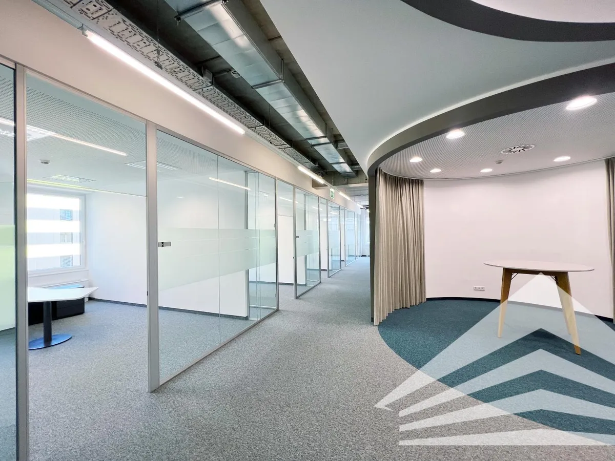 Hochwertiges Büro mit Terrasse in Zentrumsnähe! Parkplätze! - Ansicht 2