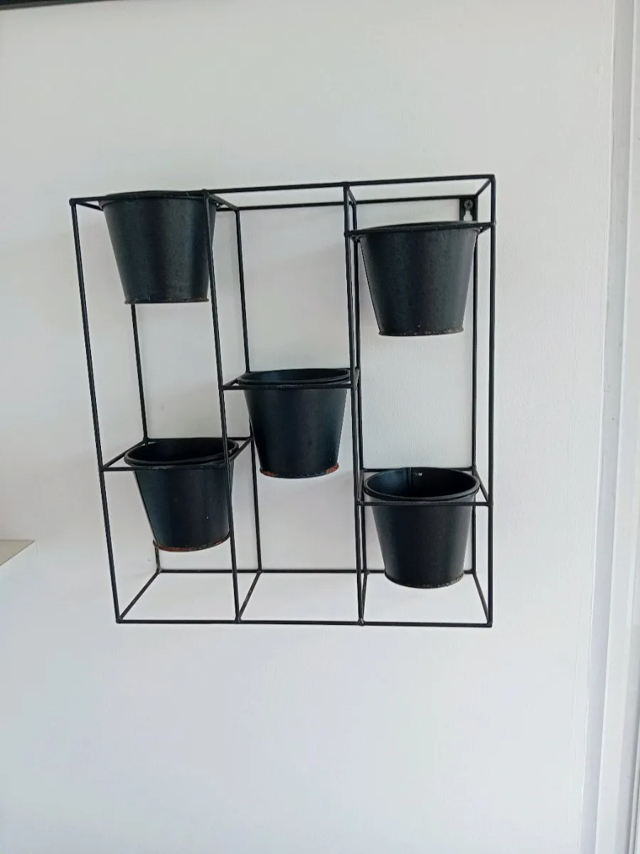 Blumen Wandregal, € 5,- (8605 Kapfenberg)