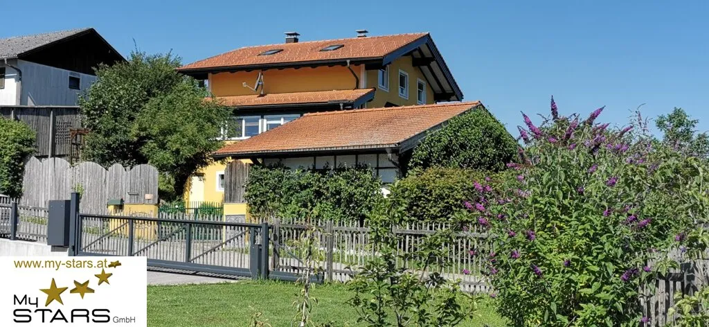Traumhaus nahe dem Mattsee: 6 Zimmer, Wintergarten, Carport - Ihr neues Zuhause wartet! - Ansicht 2
