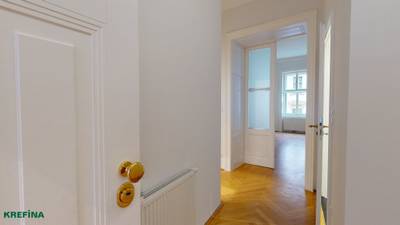 Eschenbachgasse/Elisabethstraße: Repräsentative Altbauwohnung mit klassischen Stilelementen und guter Verkehrsanbindung