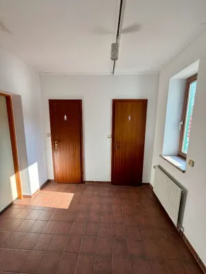 6-Zimmer-Gewerbeimmobilie mieten in Neunkirchen – 135 m², € 750 – Bild 8 von 11