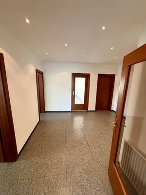 6-Zimmer-Gewerbeimmobilie mieten in Neunkirchen – 135 m², € 750 – Bild 2 von 11
