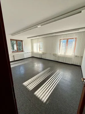 6-Zimmer-Gewerbeimmobilie mieten in Neunkirchen – 135 m², € 750 – Bild 3 von 11