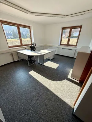 6-Zimmer-Gewerbeimmobilie mieten in Neunkirchen – 135 m², € 750