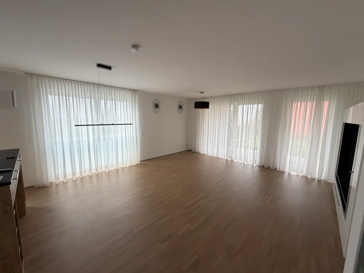 Stilvolle Wohnung in ruhiger Lage mit Garten, Terrasse und Tiefgaragenstellplatz - Widok 2