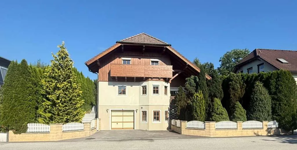 Einfamilienhaus mit zwei Wohneiheiten mit großem Garten - Ansicht 2