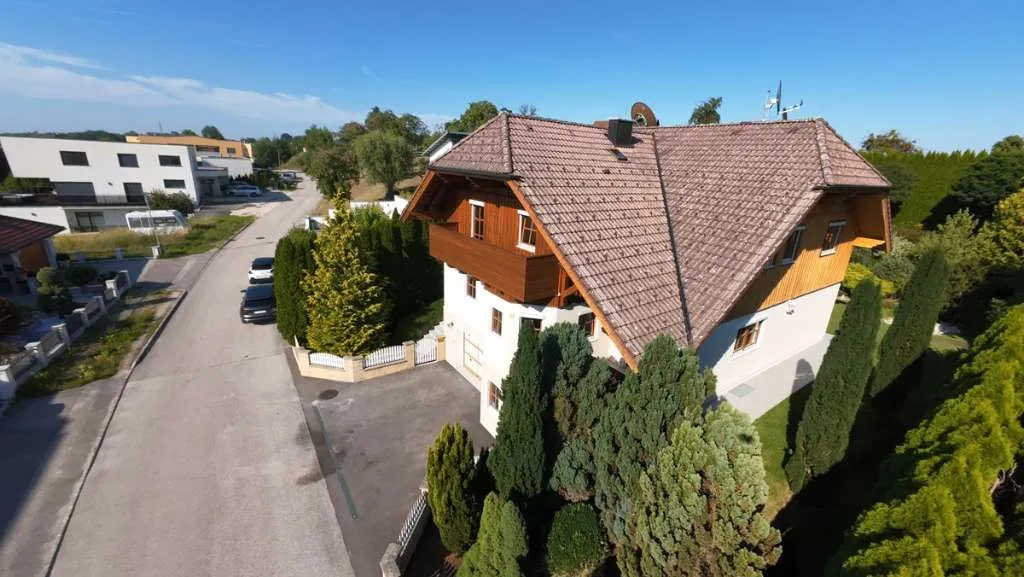 Einfamilienhaus mit zwei Wohneiheiten mit großem Garten - Ansicht 3
