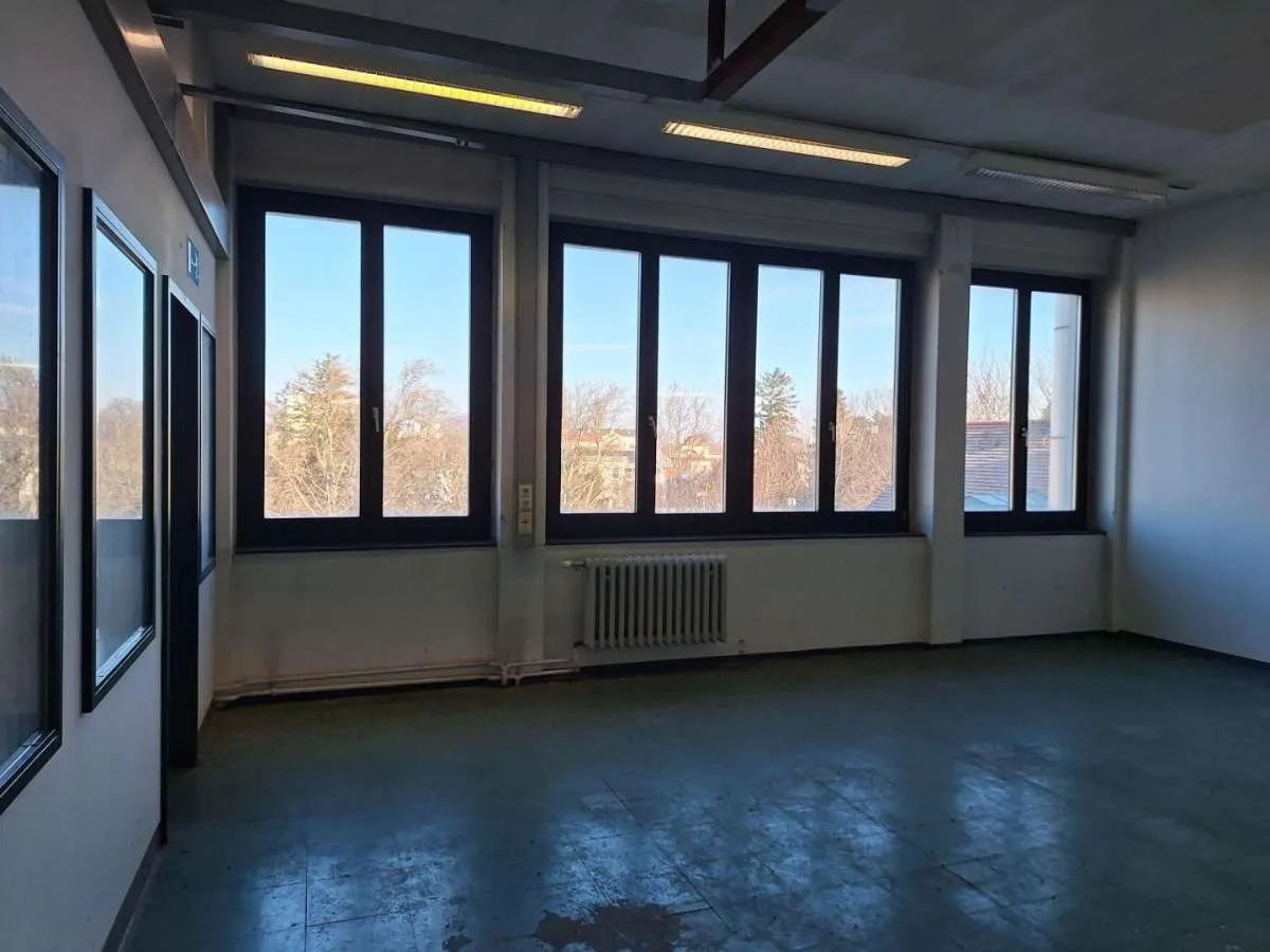 Helles Büro in zentraler Lage - sanierungsbedürftig - Widok 3