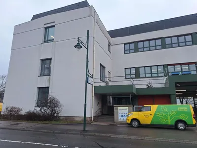 5-Zimmer-Gewerbeimmobilie mieten in Mödling – 253 m², € 2.802
