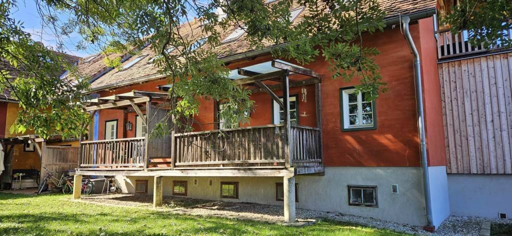 * * Anlegerwohnung mit großem Balkon, Garten und eigenem Carportplatz nahe Ortszentrum! * * – pohled 2