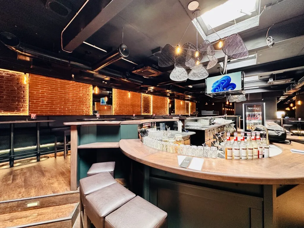 Voll ausgestattete Bar mit 197 m² - Sofort betriebsbereit! - Ansicht 2