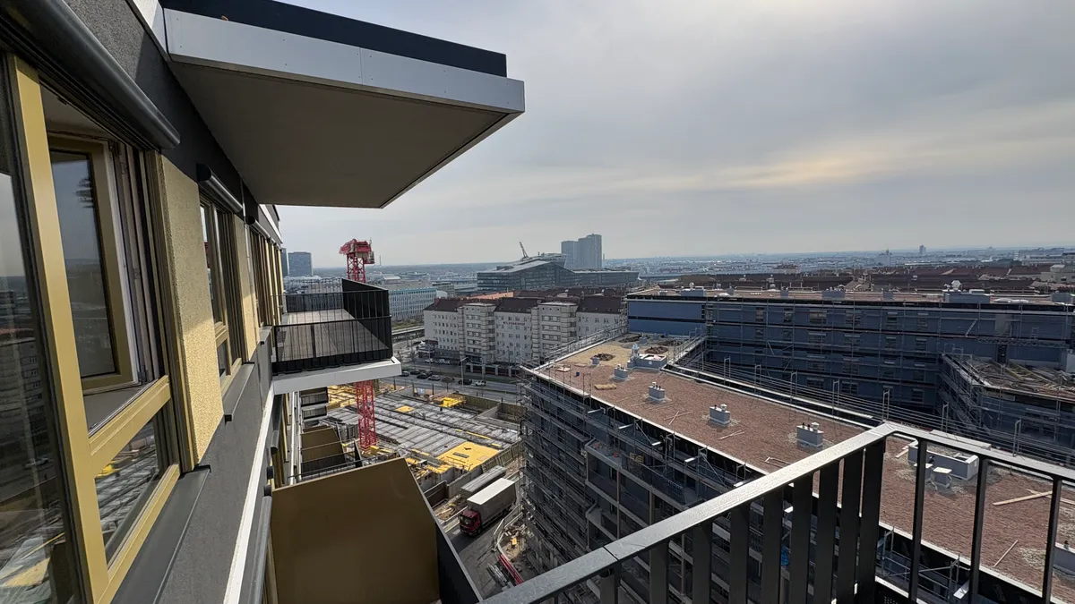 Spectacular Sky Apartment with 270° City Views, Two Balconies & Premium Garage Parking - Ansicht 2