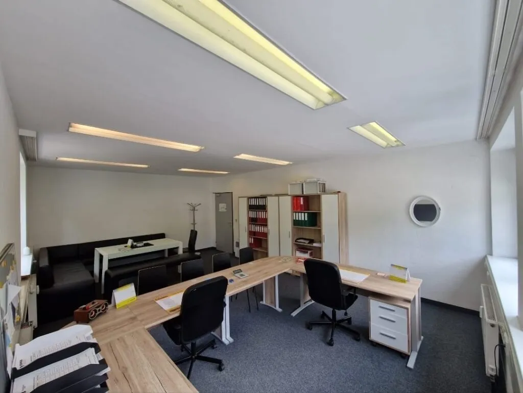 Zirl: Helles Eckbüro zu vermieten – pohled 2