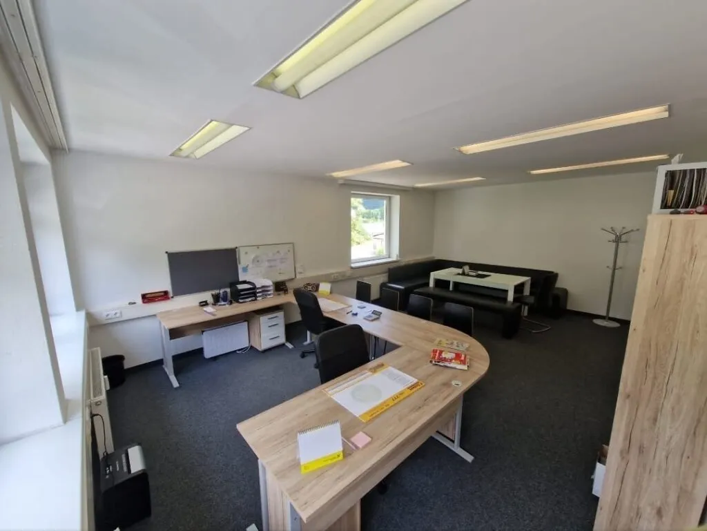 Zirl: Helles Eckbüro zu vermieten – pohled 3