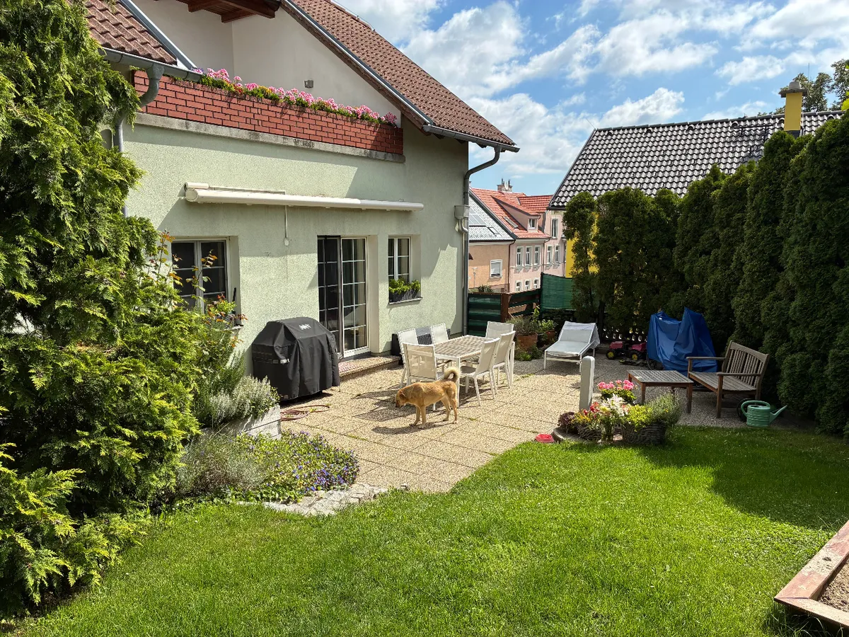 Ebenerdige DOPPELHAUSHÄLFTE mit uneinsehbarem Garten und 2 Parkplätzen / Modular SINGLE-STOREY SEMI-DETACHTED HOUSE with a secluded GARDEN and 2 parking spaces, Gießhübl