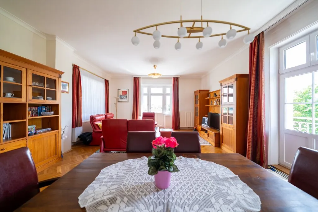 Baden: Stilvolle Wohnung mit viel Flair, 2 Balkone, in vorteilhafter Lage - Ansicht 2