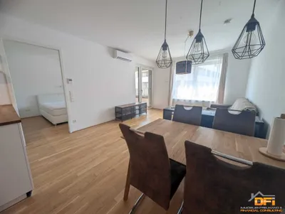 TRIENNA: Moderne 2-Zi-Wohnung mit Balkon / vollmöbliert – Bild 3