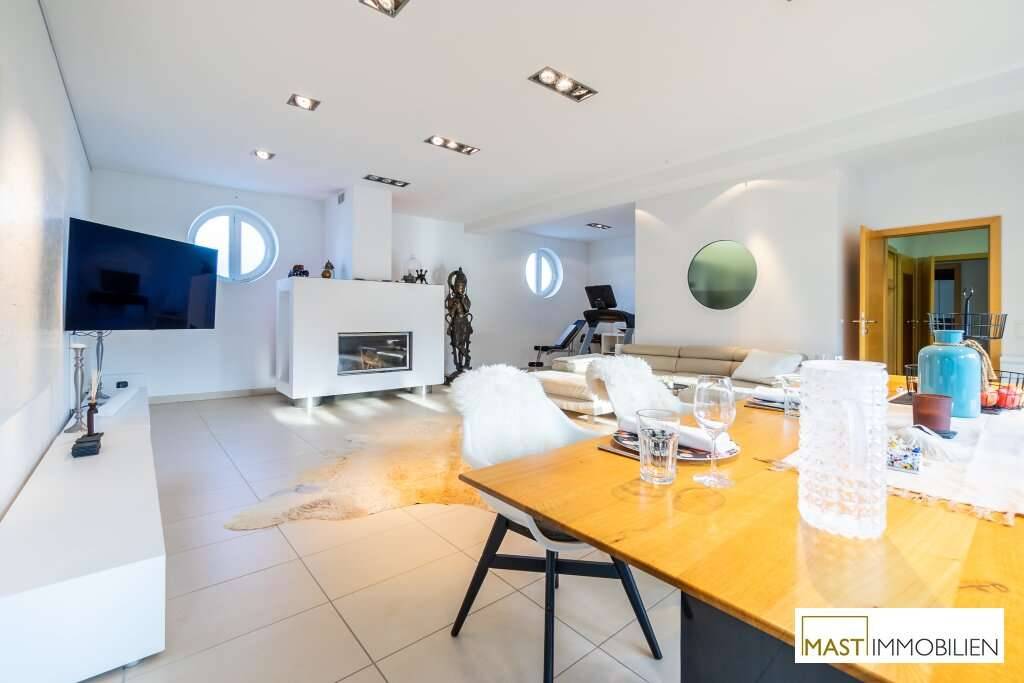 *NEU* Einzigartiges Einfamilienhaus mit 422 m² Nutzfläche - Trennung auf 2 Wohneinheiten möglich! - Ansicht 2