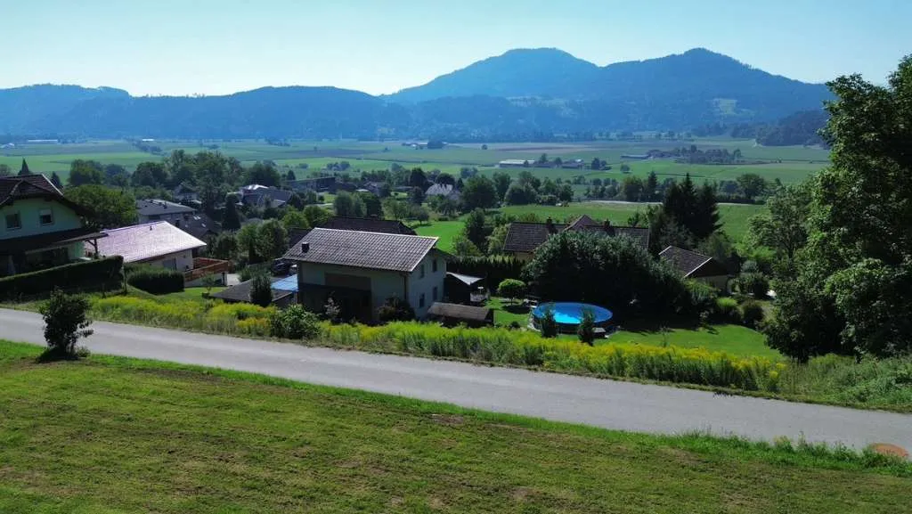 *TOP-Aussicht!* **[Provisionsfrei]** *Großzügiges Einfamilienhaus samt landwirtschaftlichen Nutzflächen* – pohled 2
