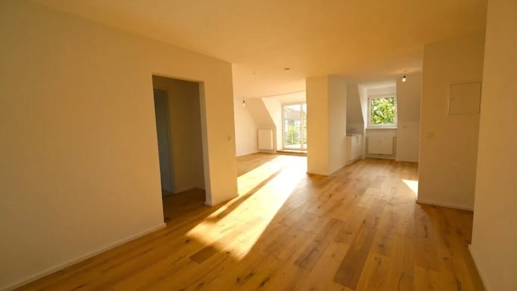 Offen gestaltete DG-Wohnung mit herrlichem Ausblick und Einbauküche! - Ansicht 3