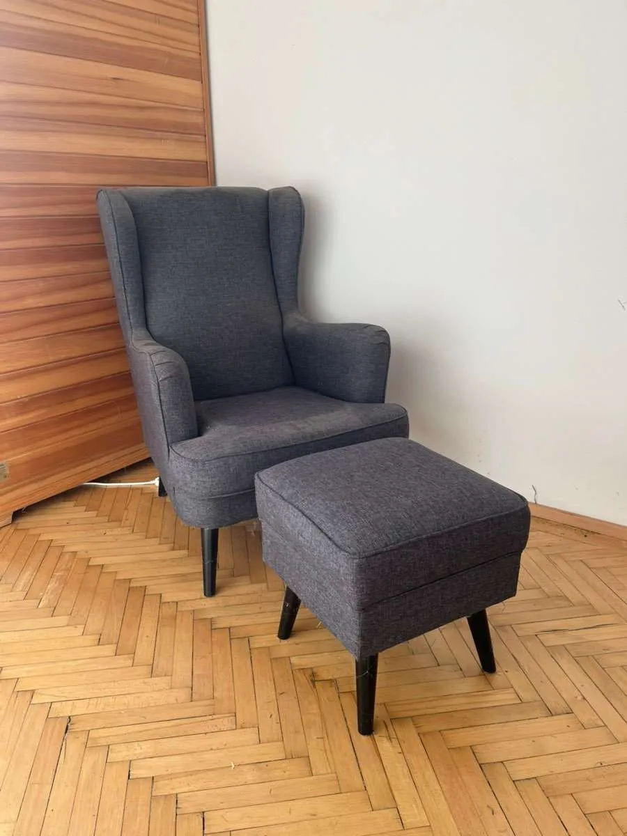 Sessel mit Hocker von Ikea, € 50,- (1180 Wien)