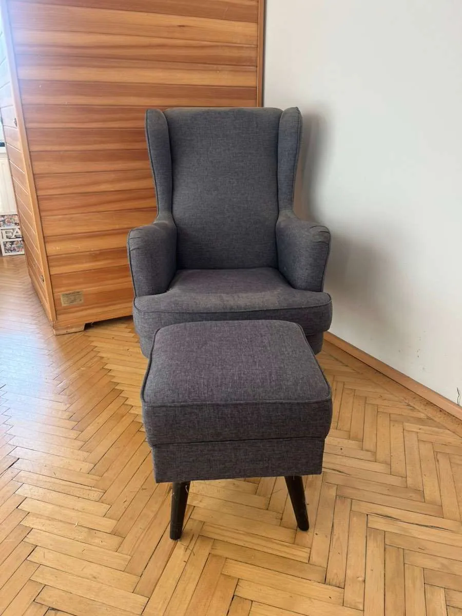 Sessel mit Hocker von Ikea, € 50,- (1180 Wien)