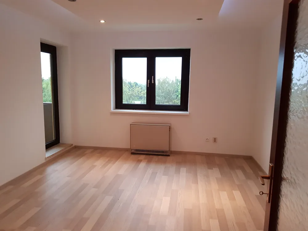 Schöne 3 Zimmer Wohnung mit Loggia - View 2