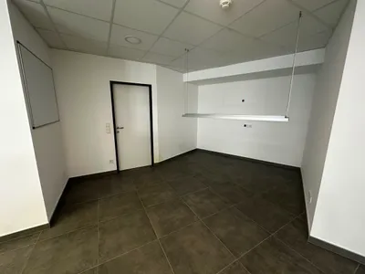 2-Zimmer-Gewerbeimmobilie mieten in Wels – 57 m², € 680 – Bild 2 von 4