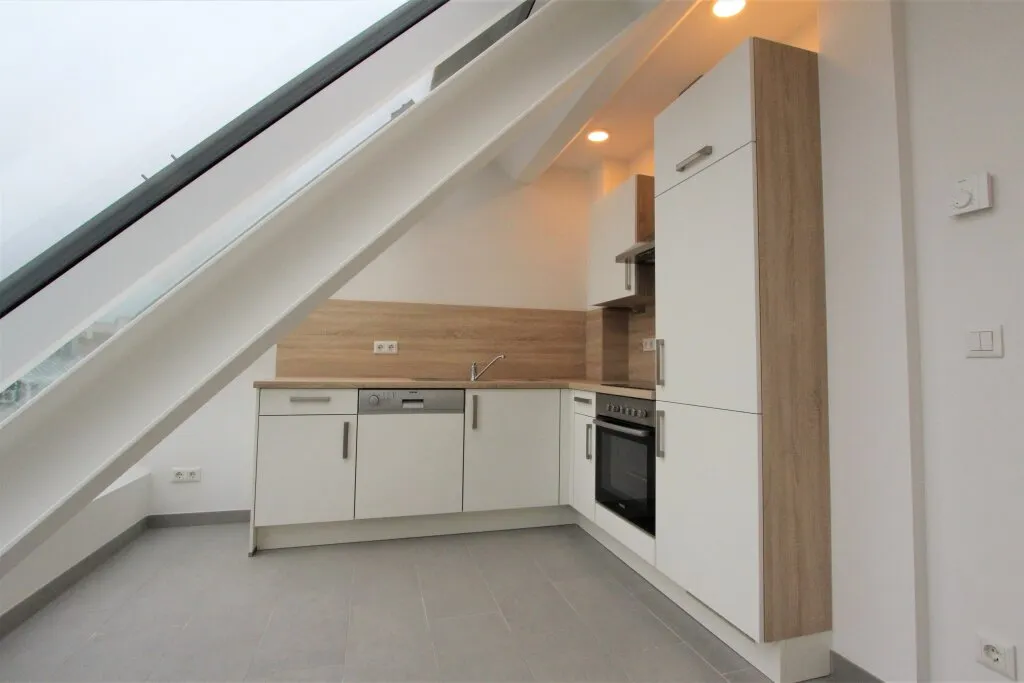WUNDERSCHÖNE DG-WOHNUNG MIT WEITBLICK IM 15.BEZIRK! - Ansicht 2