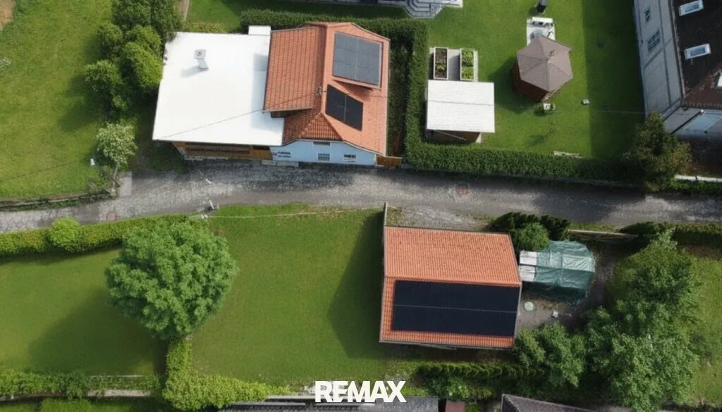 Immobilie mit Mehrwert - Zwei Bauparzellen, PV-Anlage und viel Potenzial - Ansicht 3