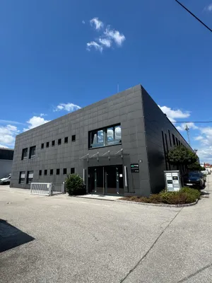 Gewerbeimmobilie mieten in Linz Land – 443 m², € 12
