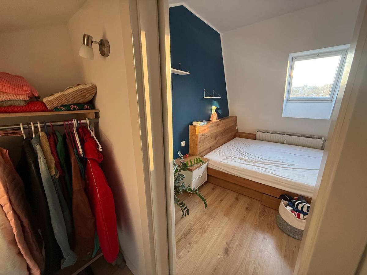 Wunderschöne Dachgeschoss-Maisonette mit Designküche, Balkon & eigener Garage in Weiz - Ansicht 3