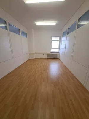 Gewerbeimmobilie mieten in Baden – 1 880 m², € 2.800 – Bild 5 von 5