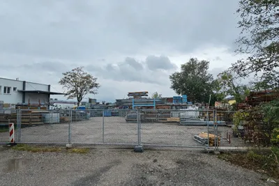 Gewerbeimmobilie mieten in Baden – 1 880 m², € 2.800 – Bild 1 von 5