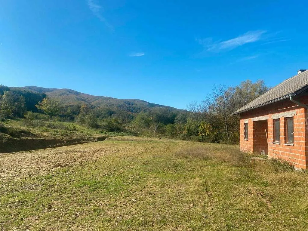 Zentral-Kroatien: Anwesen Im Naturpark in einmaliger Ruhelage mit bestehendem Rohbau - Vista 3