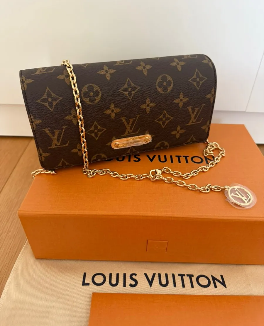 Louis Vuitton Wallet on Chain Lily Tasche Monogram Canvas 21x10cm NEU!
