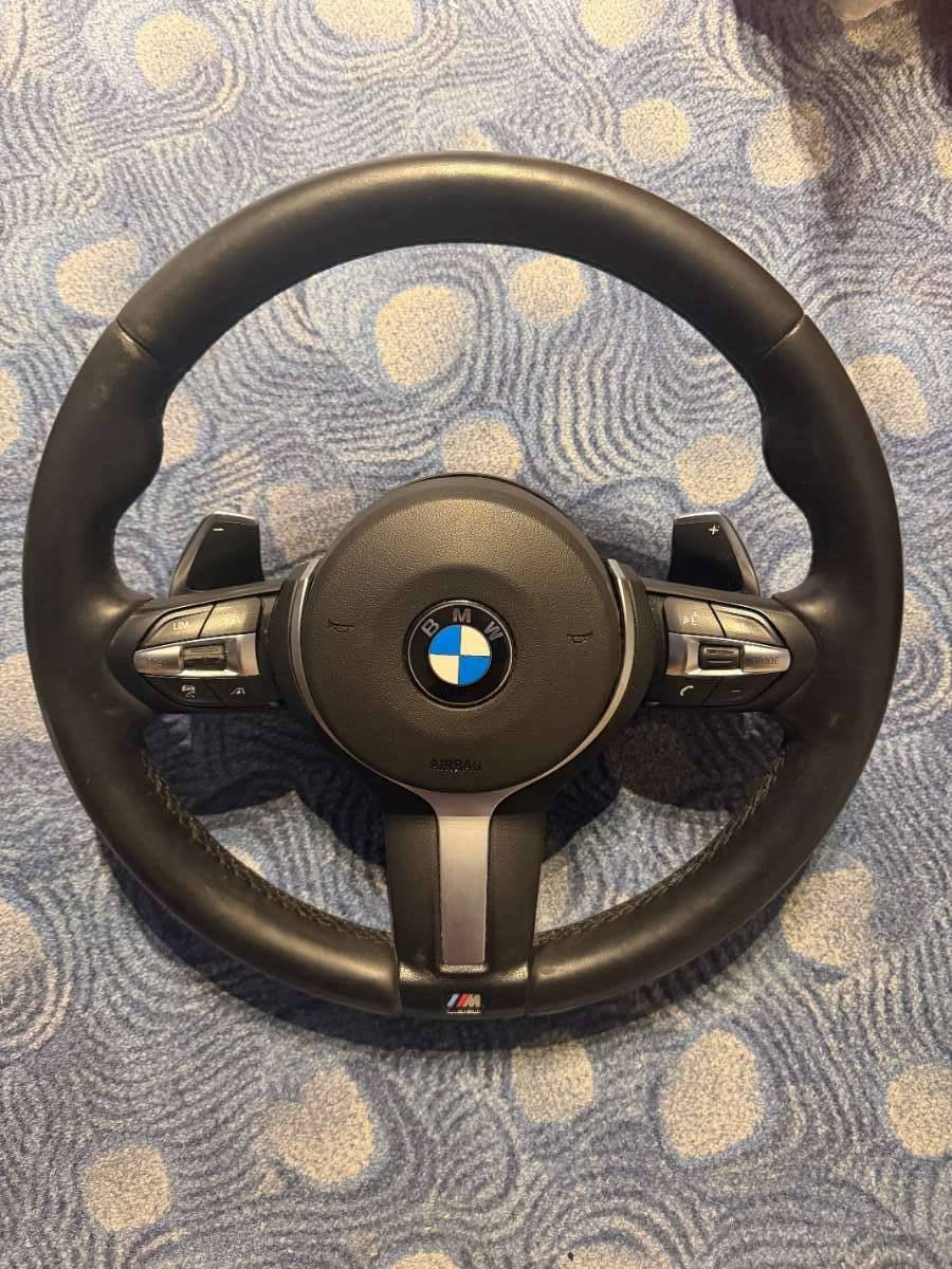 M Lenkrad Bmw F10/ F11 LCI Modell ACC/ Vibration/ Heizung/ VOLL,  700,-  (4320 Perg) - willhaben