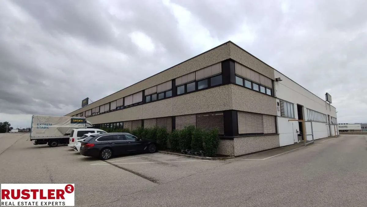Halle mit Büro - Ansicht 2