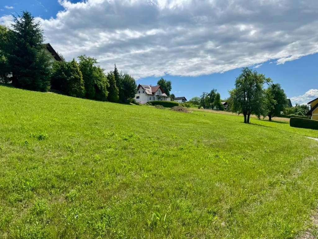 Baugrundstück mit Weitblick nahe Deutschlandsberg. Ihr Platz für ein besonderes Neubauprojekt. Ein Grundstück mit Aussicht, Potenzial und Stadtnähe. – pohled 2