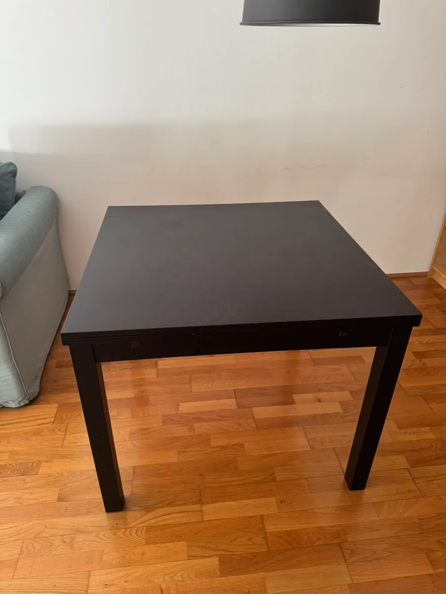 Ikea Esstisch 90x90 schwarzbraun ausziehbar, € 0,- (1170 Wien)