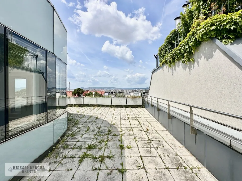 ARBEITEN MIT FERNBLICK /// MODERNES, FLEXIBLES BÜRO MIT GROSSER TERRASSE – pohled 3