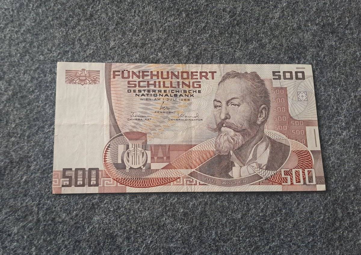 Österreichische Banknote, 500 Schilling Geldschein von 01 Juli 1985, mit dem österreichischen Sezessionsarchitekten Otto Wagner auf der Vorderseite & auf die Rückseite die Fassade des Gebäudes der österreichischen Postsparkasse in Wien